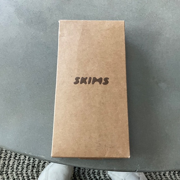 #96 NWT SKIMS EVERYDAY MID CALF SOCK COLOR:ORCHRE SIZE: MEDIUM - Picture 2 of 3